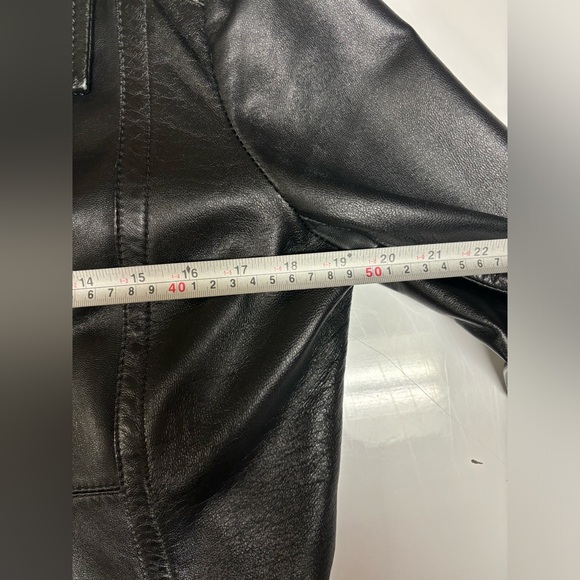 Danier women’s leather jacket with lining size small - Picture 6 of 9
